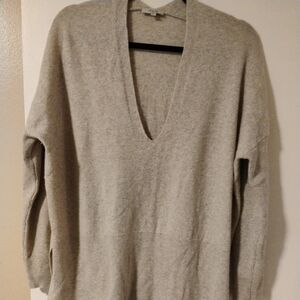 Rails V-Neck Sweater in Light Gray